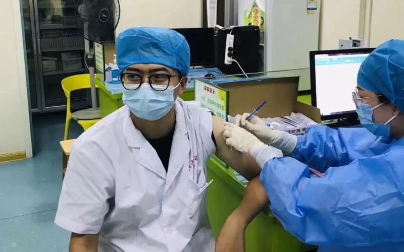 Ít nhất 9 tỉnh Trung Quốc tiêm mũi vaccine Covid-19 tăng cường